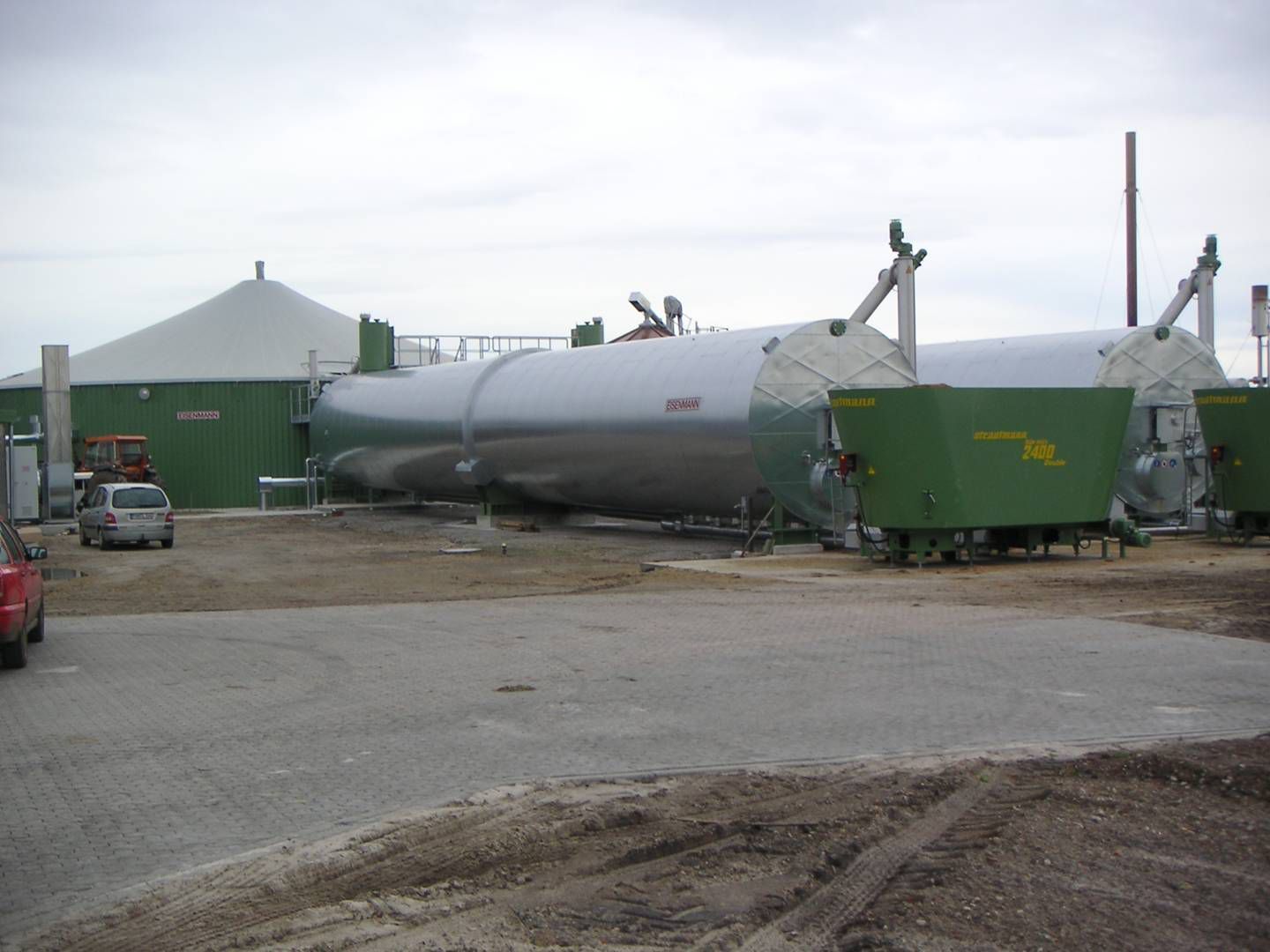 Rys.5. Różne usytuowania komór fermentacyjnych Źródło: Materiały I Forum Ekoenergetycznego, Fundacja Zielony Feniks, Polkowice, 2009.