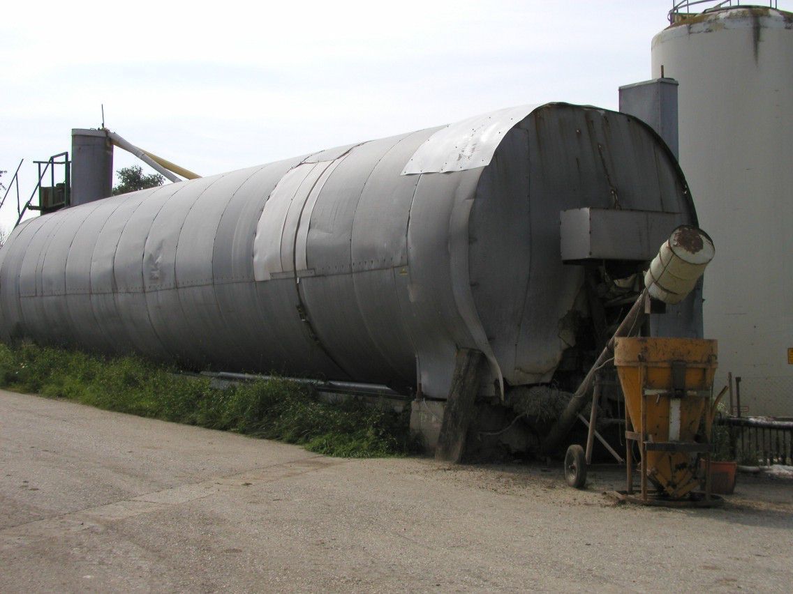 Rys.5. Różne usytuowania komór fermentacyjnych Źródło: Materiały I Forum Ekoenergetycznego, Fundacja Zielony Feniks, Polkowice, 2009.